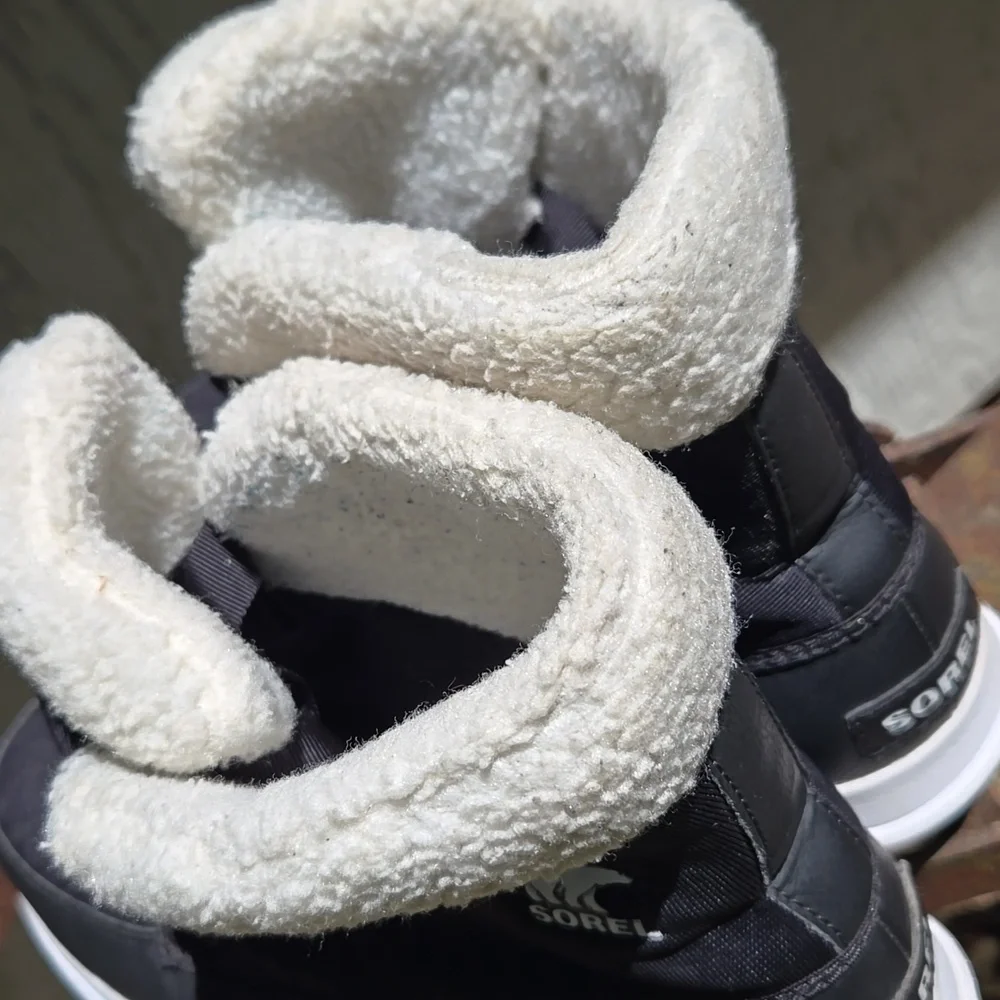 Sorel cream lightweight excellent